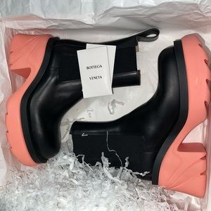 Bottega Veneta Flash Leather Chelsea Boots **Never Worn**